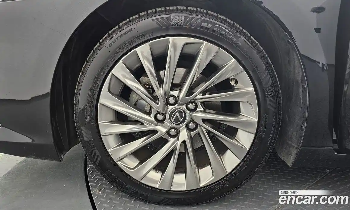 Lexus ES 2018 2.5 гидро в Москве № 1837962, фото 5