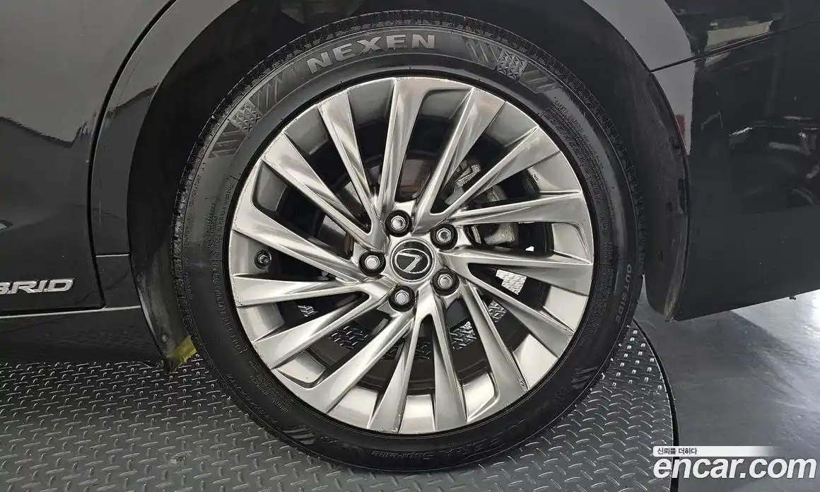 Lexus ES 2018 2.5 гидро в Москве № 1837962, фото 7