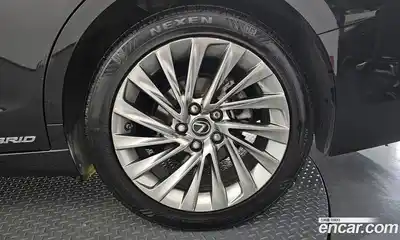 Lexus ES 2018 2.5 гидро в Москве № 1837962, миниатюра 7