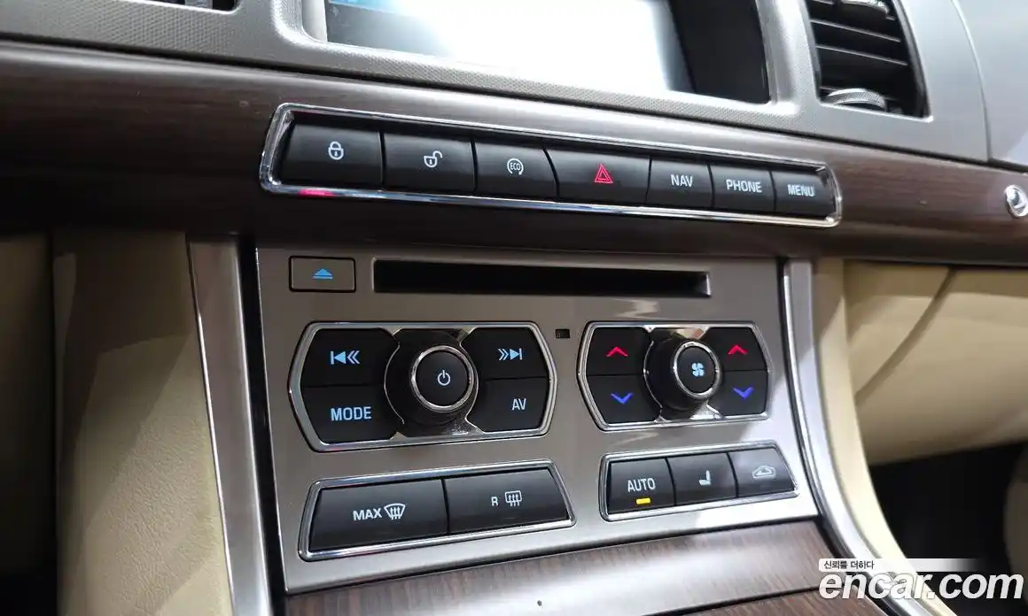 Jaguar XF 2015 2.2 гидро в Москве № 1840461, фото 23