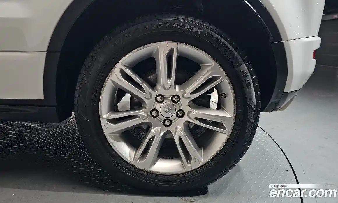 Land Rover Range-Rover Evoque 2018 2.0 гидро в Москве № 1349528, фото 6