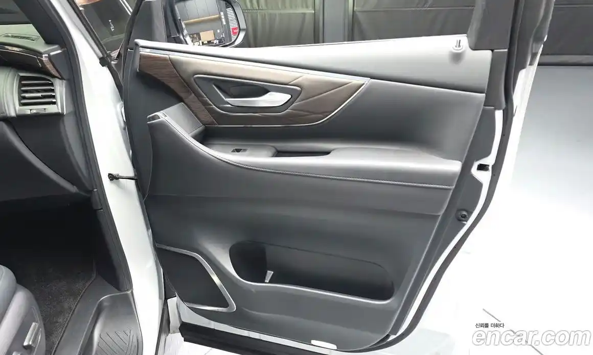 Toyota Alphard 2024 2.5 гидро в Москве № 1550018, фото 15