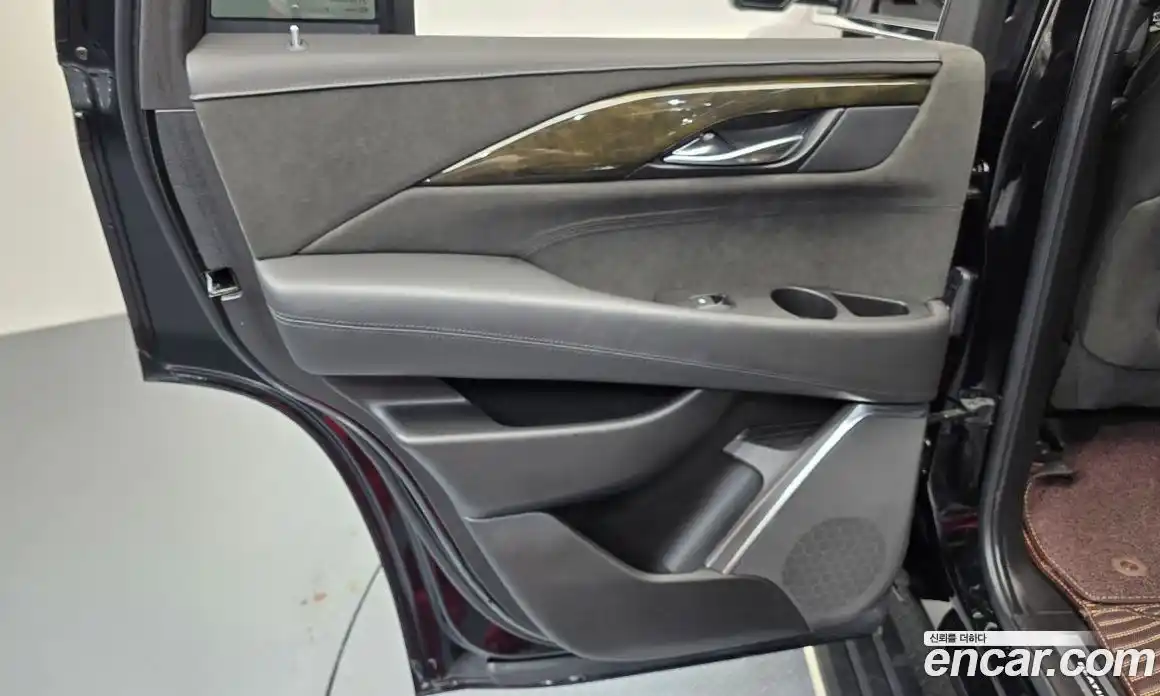 Cadillac Escalade 2019 6.2 гидро в Москве № 1695713, фото 14