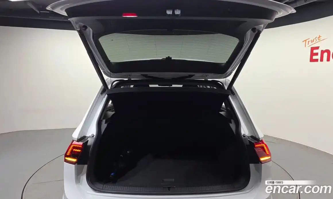 Volkswagen Tiguan 2018 2.0 гидро в Москве № 1765191, фото 26