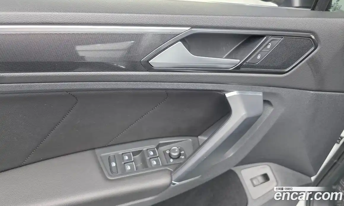 Volkswagen Tiguan 2018 2.0 гидро в Москве № 1765191, фото 27