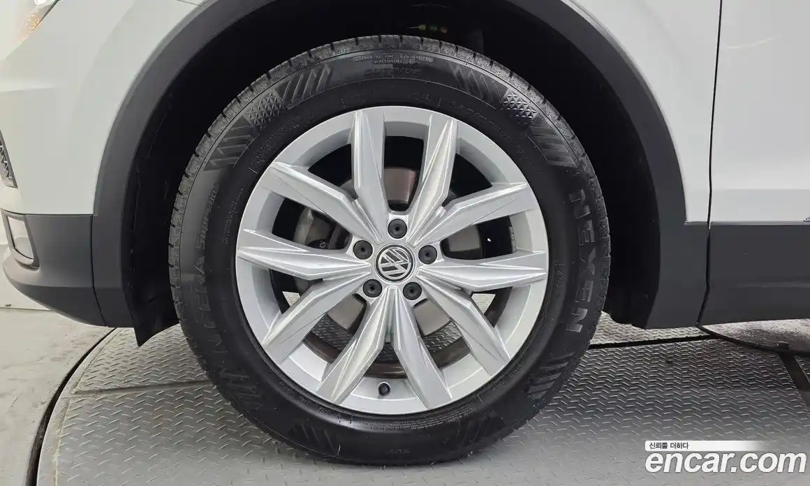 Volkswagen Tiguan 2018 2.0 гидро в Москве № 1765191, фото 5