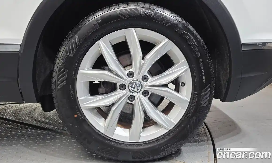 Volkswagen Tiguan 2018 2.0 гидро в Москве № 1765191, фото 7