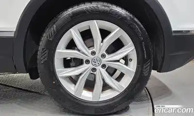 Volkswagen Tiguan 2018 2.0 гидро в Москве № 1765191, миниатюра 7