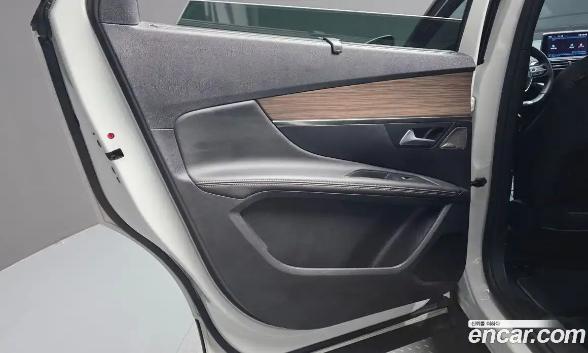 Peugeot 5008 2022 2.0 гидро в Москве, фото 15
