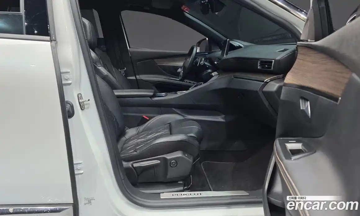 Peugeot 5008 2022 2.0 гидро в Москве, фото 17