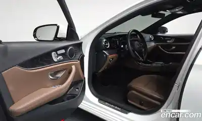 Mercedes-Benz E-Class 2023 2.0 гидро в Москве № 1835866, миниатюра 12