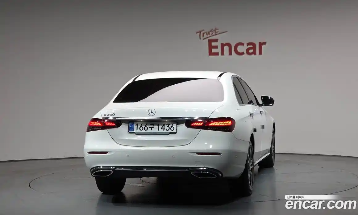 Mercedes-Benz E-Class 2023 2.0 гидро в Москве № 1835866, фото 3