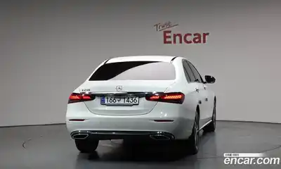 Mercedes-Benz E-Class 2023 2.0 гидро в Москве № 1835866, миниатюра 3