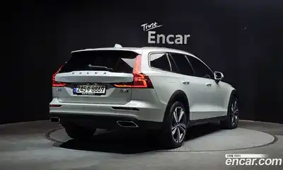 Volvo V60 2021 2.0 гидро в Москве № 1836822, миниатюра 2