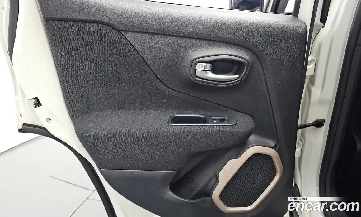Jeep Renegade 2016 2.0 гидро в Москве № 1838324, фото 14
