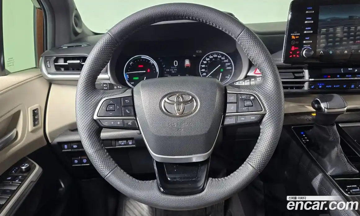 Toyota Sienna 2023 2.5 гидро в Москве № 1838497, фото 12