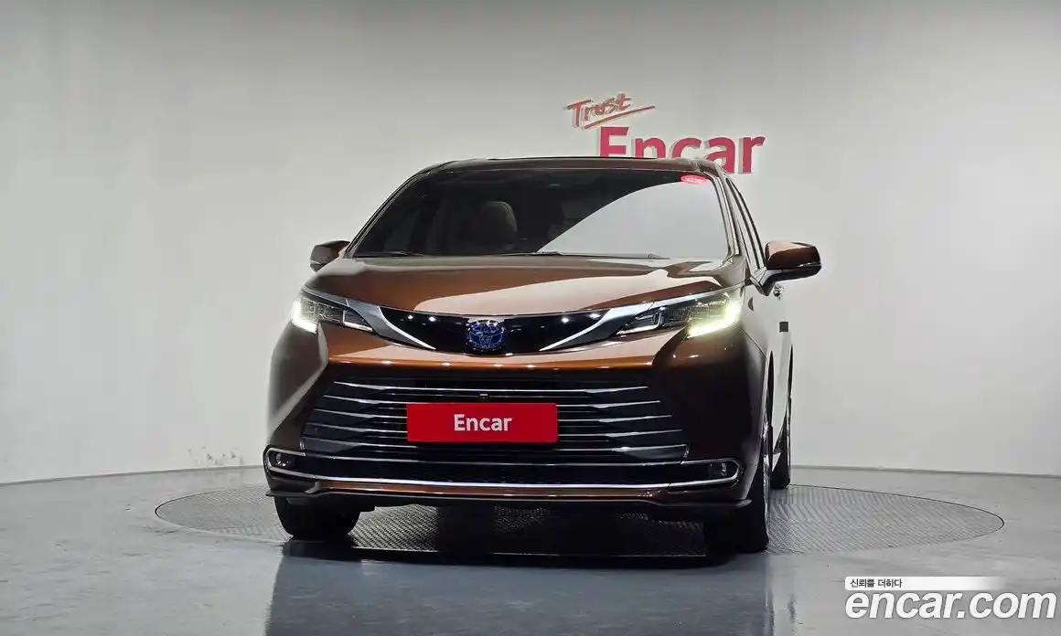 Toyota Sienna 2023 2.5 гидро в Москве № 1838497, фото 3