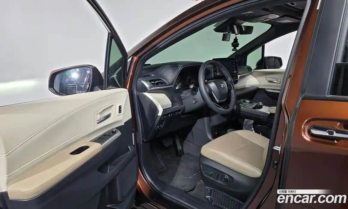 Toyota Sienna 2023 2.5 гидро в Москве № 1838497, фото 10