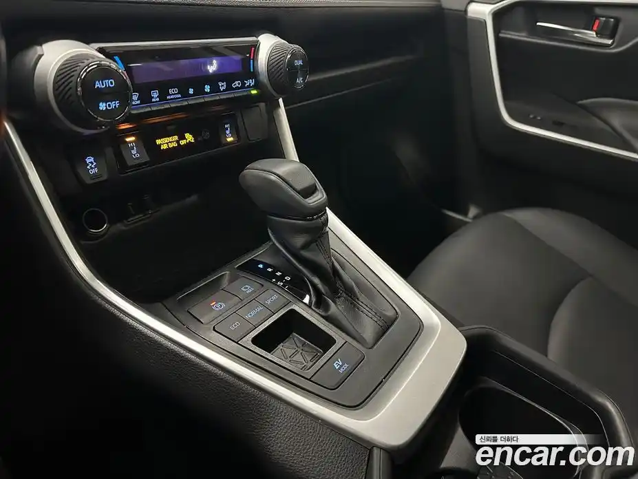 Toyota RAV4 2021 2.5 вариатор в Москве № 1838548, фото 9