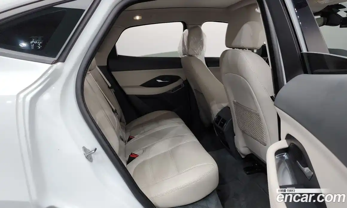 Jaguar E-Pace 2018 2.0 гидро в Москве № 1351114, фото 16