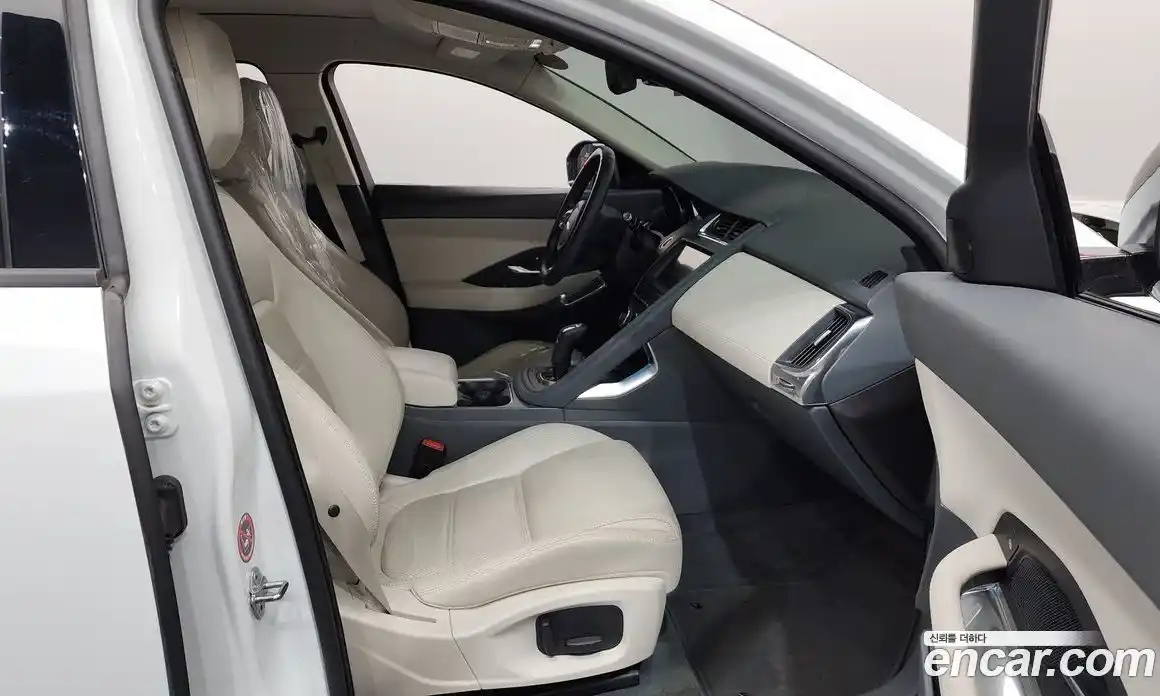 Jaguar E-Pace 2018 2.0 гидро в Москве № 1351114, фото 17