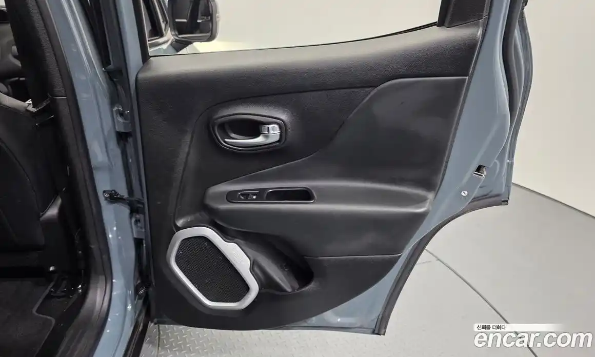 Jeep Renegade 2018 2.4 гидро в Москве № 1549805, фото 29