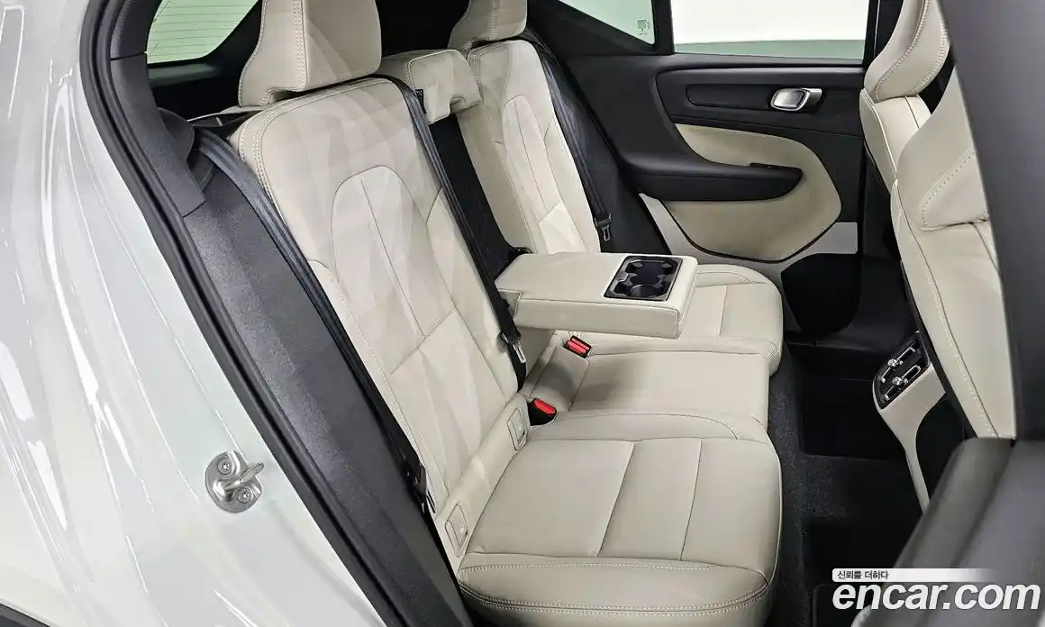 Volvo XC40 2024 2.0 гидро в Москве № 1618469, фото 16