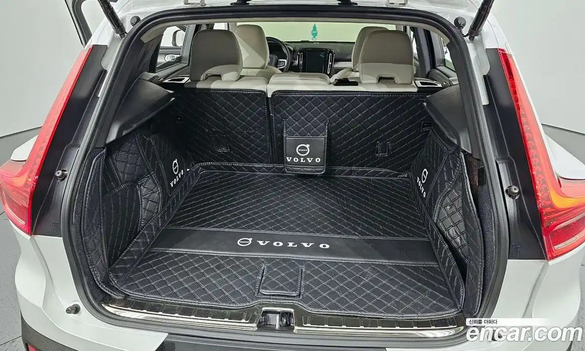 Volvo XC40 2024 2.0 гидро в Москве № 1618469, фото 30