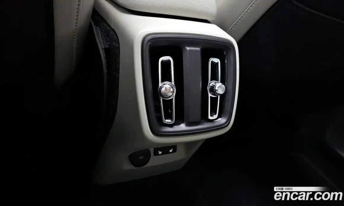 Volvo XC40 2024 2.0 гидро в Москве № 1618469, фото 31