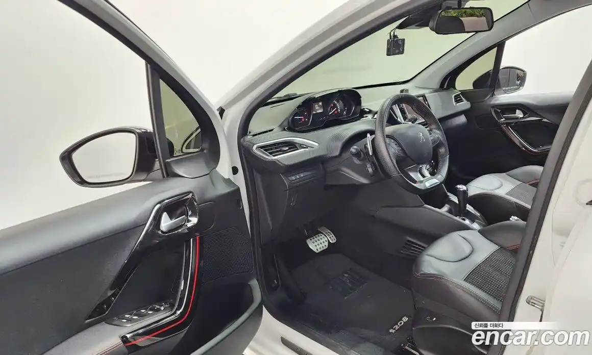 Peugeot 208 2018 1.6 гидро в Москве, фото 13