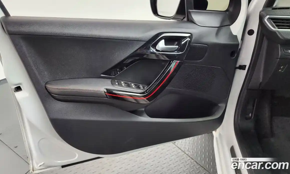 Peugeot 208 2018 1.6 гидро в Москве, фото 14