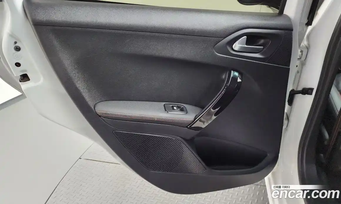 Peugeot 208 2018 1.6 гидро в Москве, фото 15