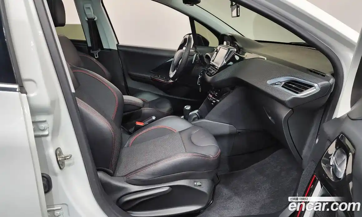 Peugeot 208 2018 1.6 гидро в Москве, фото 17