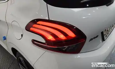 Peugeot 208 2018 1.6 гидро в Москве, миниатюра 9