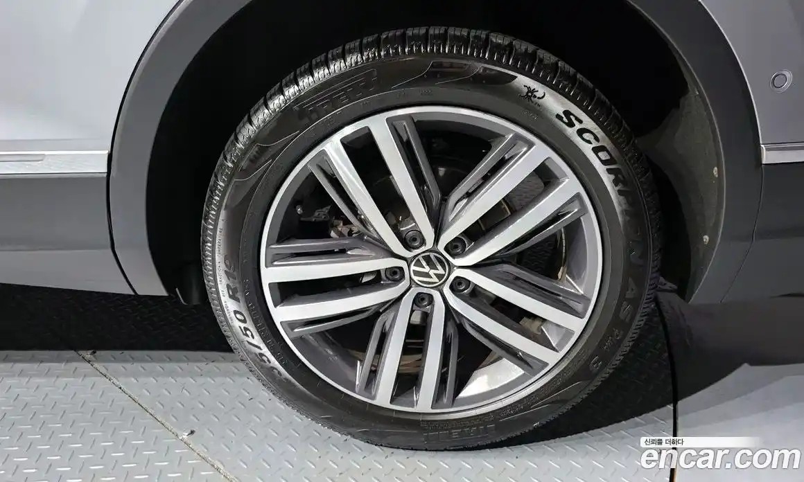 Volkswagen Tiguan 2022 2.0 гидро в Москве № 1765030, фото 7
