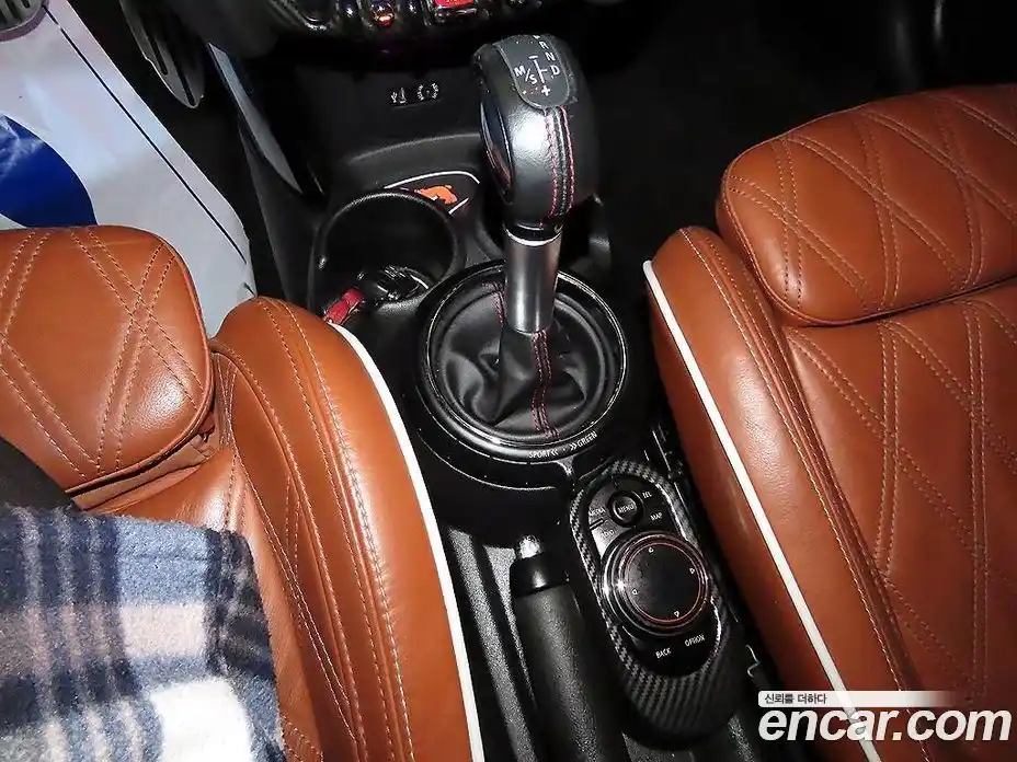 Mini Cooper Convertible 2016 2.0 гидро в Москве № 1837779, фото 15