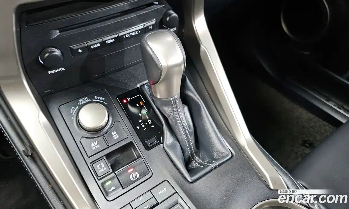 Lexus NX 2017 2.5 гидро в Москве № 1837983, фото 9