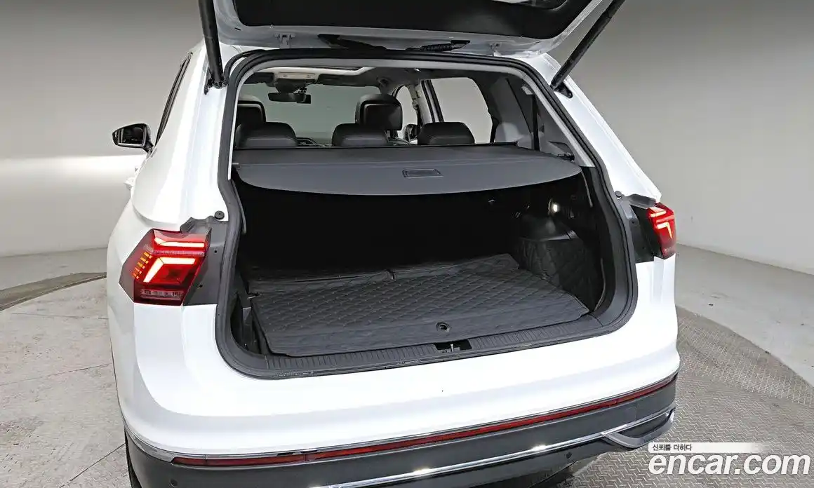 Volkswagen Tiguan 2023 2.0 гидро в Москве № 1838249, фото 16