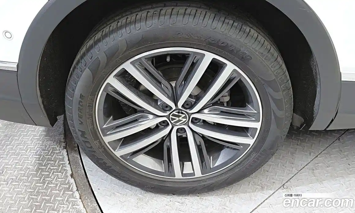 Volkswagen Tiguan 2023 2.0 гидро в Москве № 1838249, фото 18