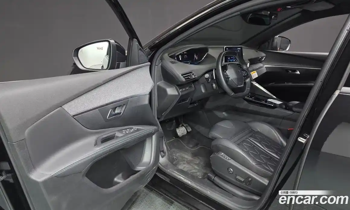 Peugeot 5008 2024 1.2 гидро в Москве, фото 13