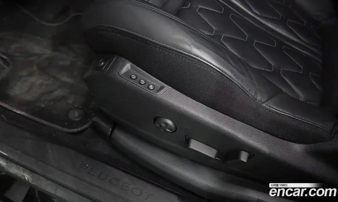 Peugeot 5008 2024 1.2 гидро в Москве, фото 25