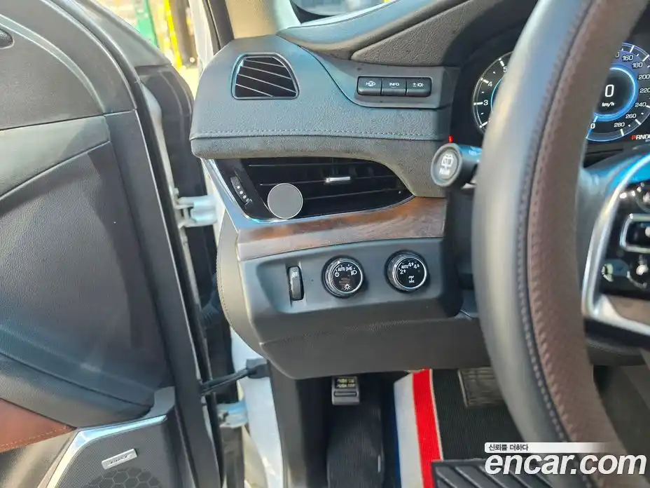 Cadillac Escalade 2018 6.2 гидро в Москве № 1842522, фото 11