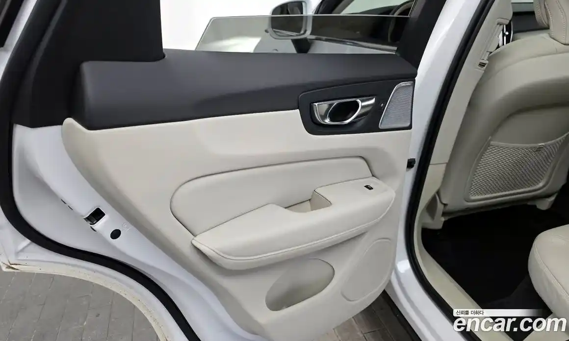 Volvo XC60 2021 2.0 гидро в Москве № 1404633, фото 15
