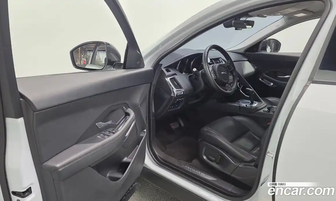 Jaguar E-Pace 2018 2.0 гидро в Москве № 1550918, фото 13