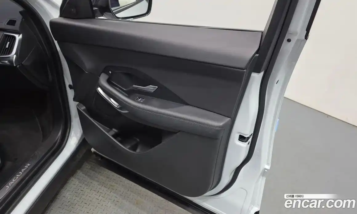 Jaguar E-Pace 2018 2.0 гидро в Москве № 1550918, фото 14