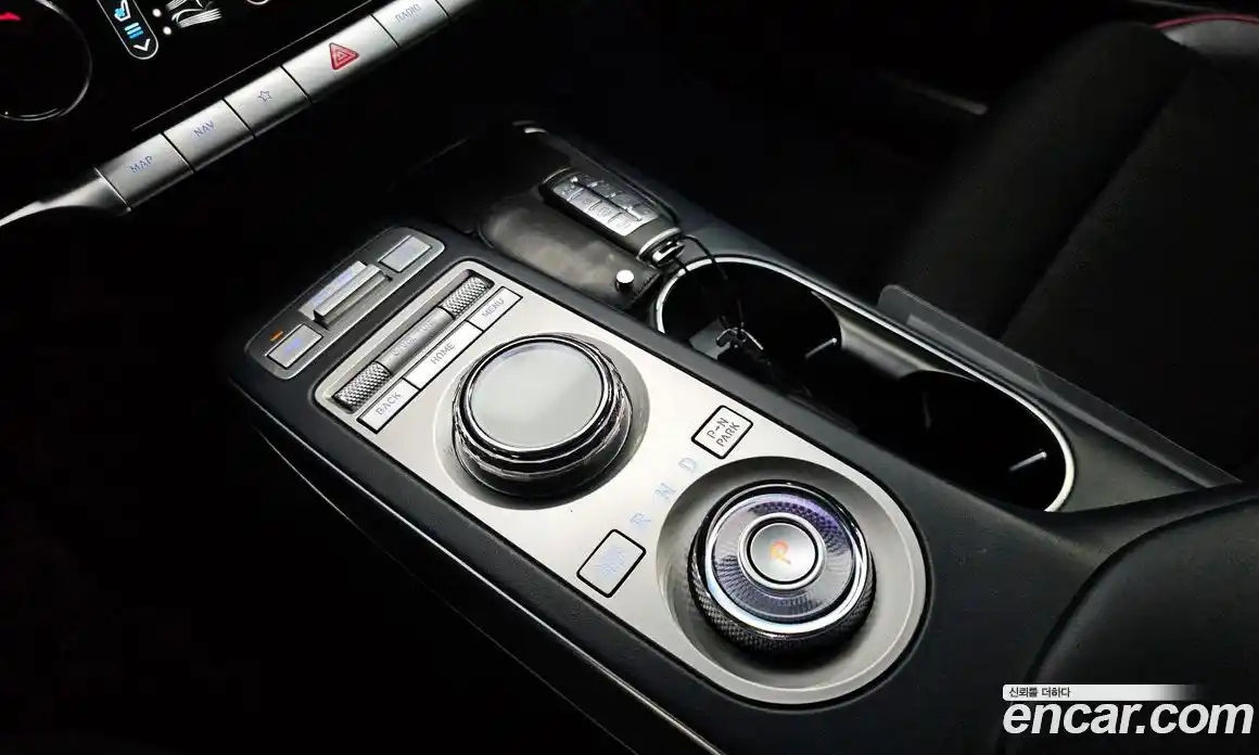 Genesis GV70 2023 2.5 гидро в Москве, фото 12