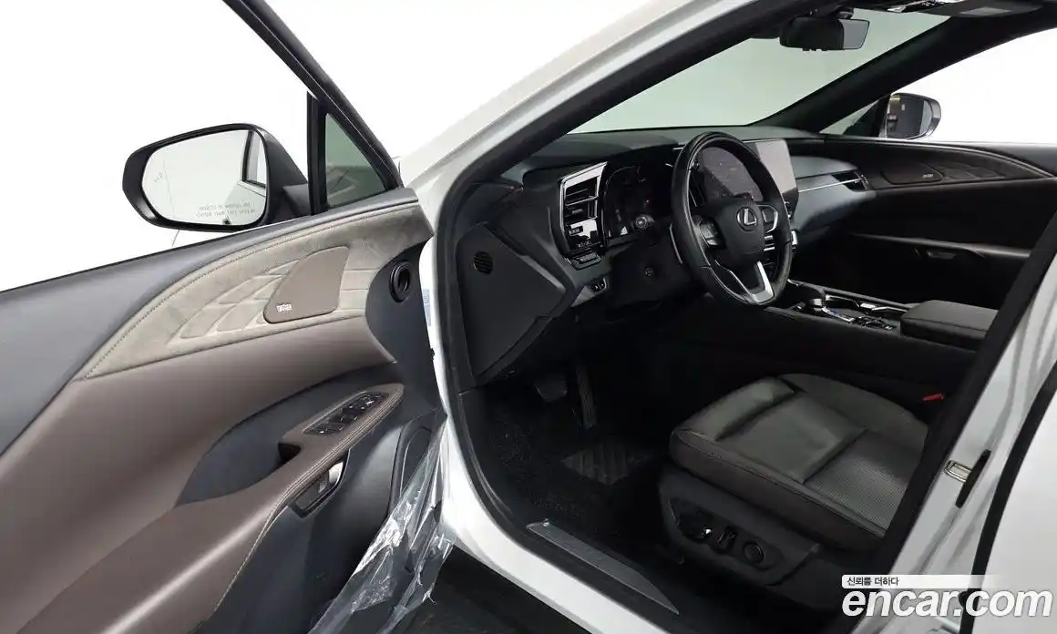 Lexus RX 2024 2.5 гидро в Москве № 1622683, фото 12