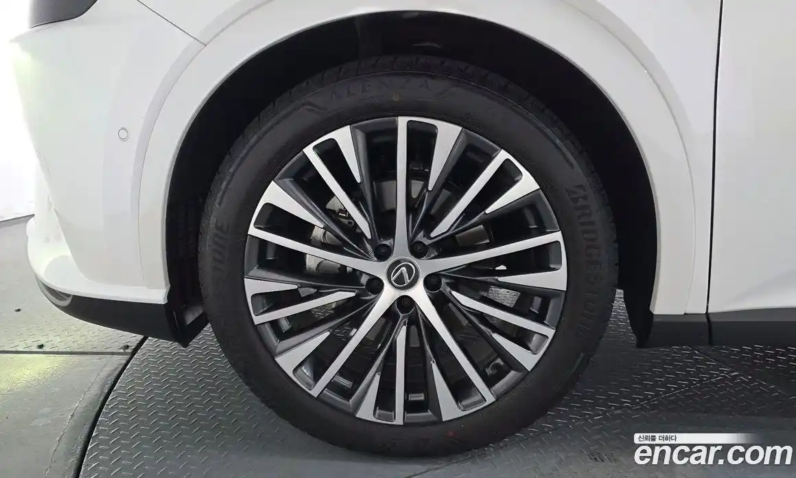 Lexus RX 2024 2.5 гидро в Москве № 1622683, фото 4