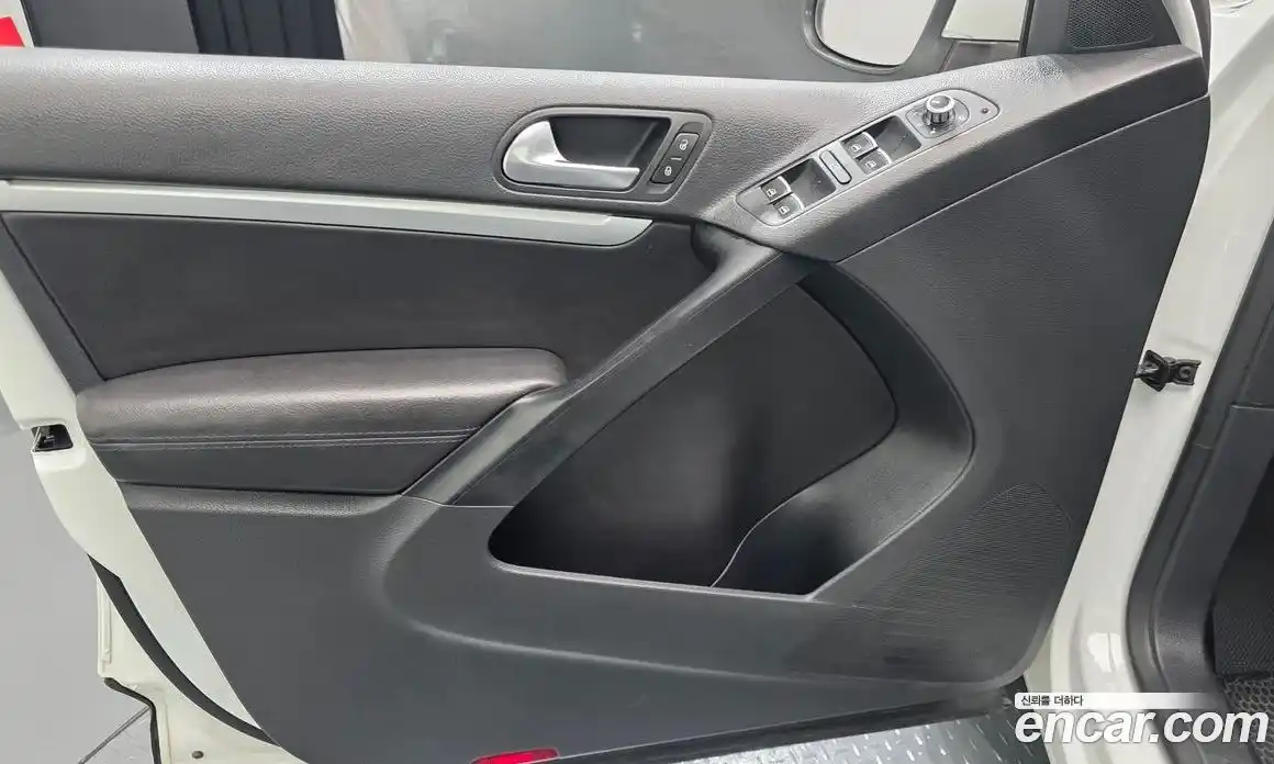 Volkswagen Tiguan 2014 2.0 гидро в Москве № 1765276, фото 14