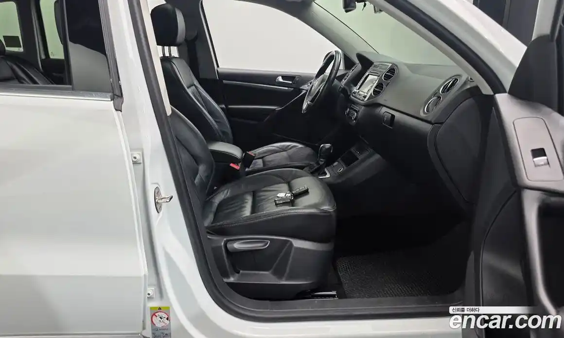 Volkswagen Tiguan 2014 2.0 гидро в Москве № 1765276, фото 17